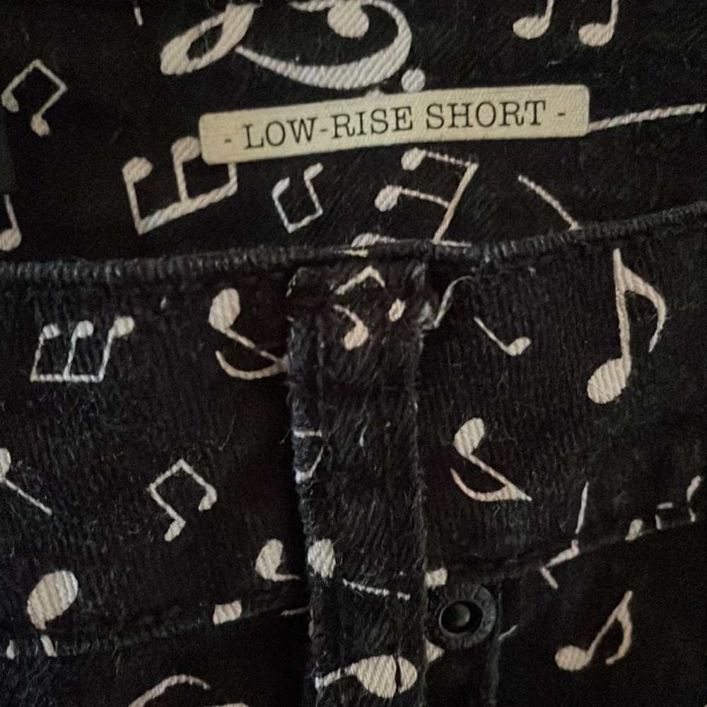 LOW RISE SHORTS (SZ 15) - Picture 3 of 4